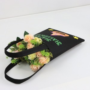 Cute Halloween Felt Candy Bag – Durable Festival Felt Tote for Trick-or-Treat