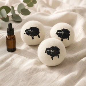WOOL DRYER BALLS WITH THE PRINT LOGO
